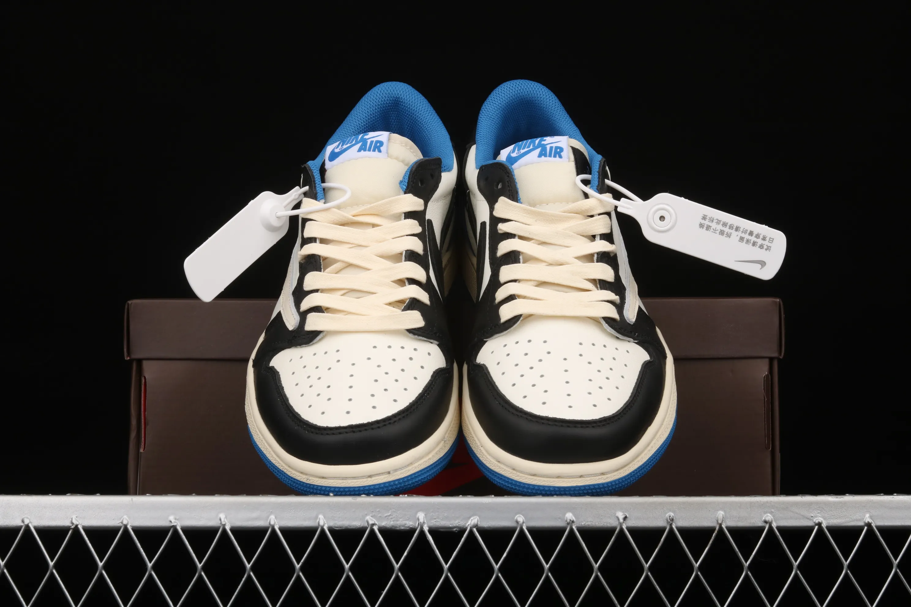 All Categories Air Jordan Jordan Series Basketball Shoes Air Jordan 1 Low L Version Travis Scott x Air Jordan 1 High OG AJ1 Lightning Undercut Low DM7866-140